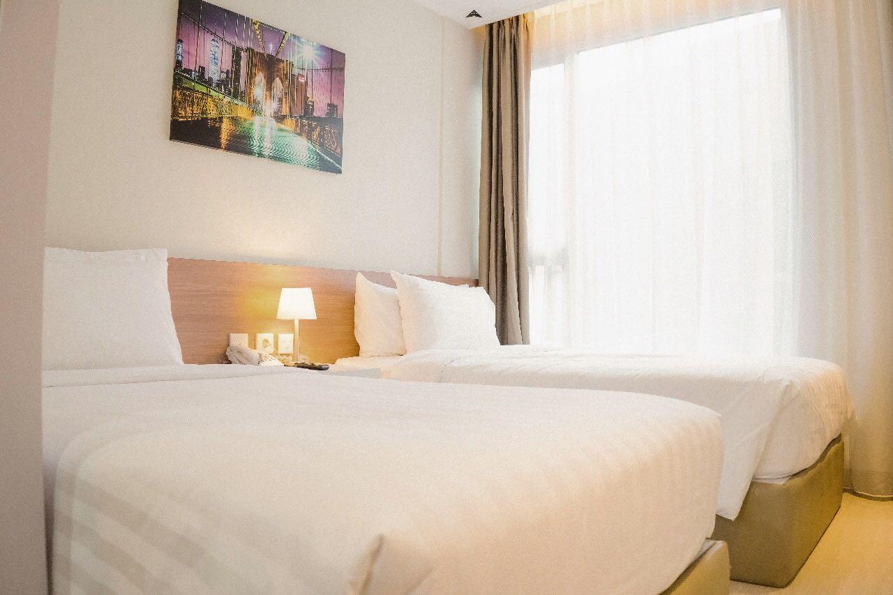 Hotel Dharmein Джакарта Экстерьер фото