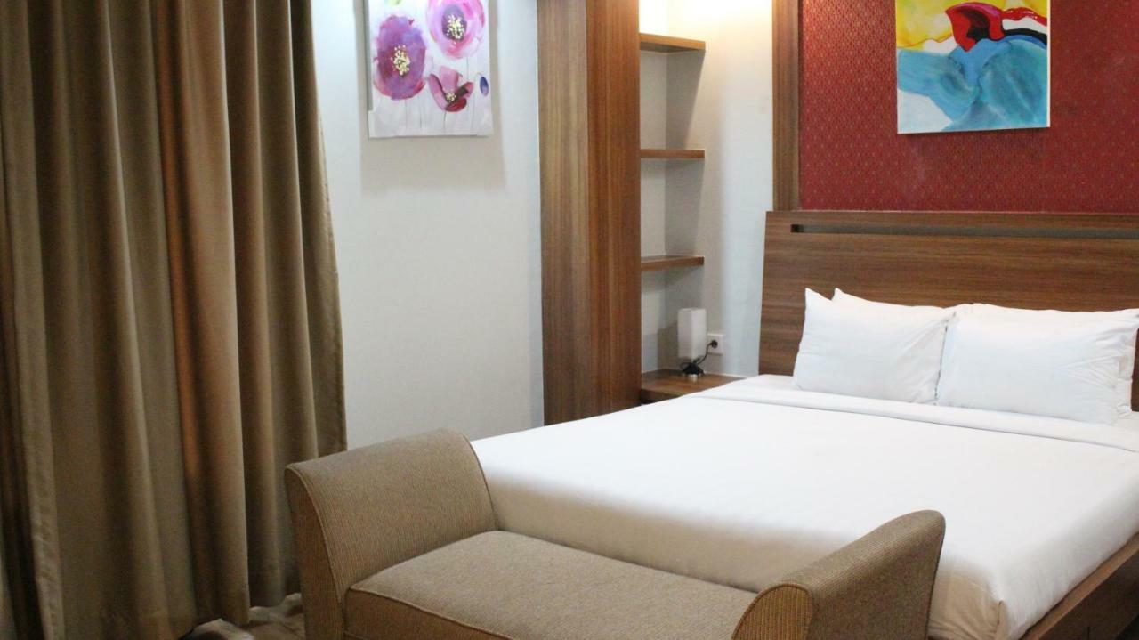 Hotel Dharmein Джакарта Экстерьер фото